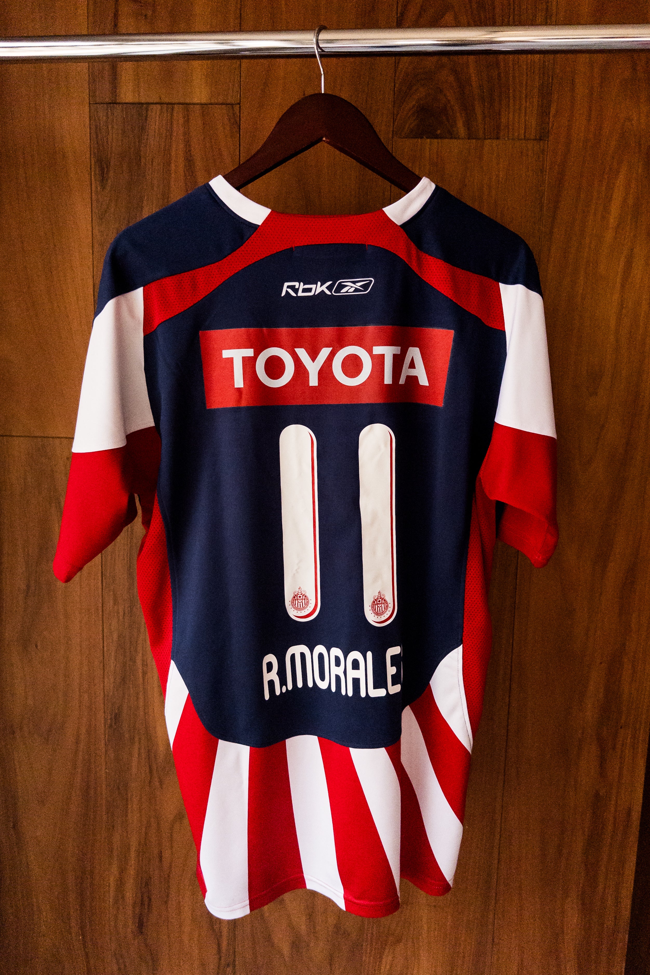 Chivas Local 2098/09 Ramón Morales #11.