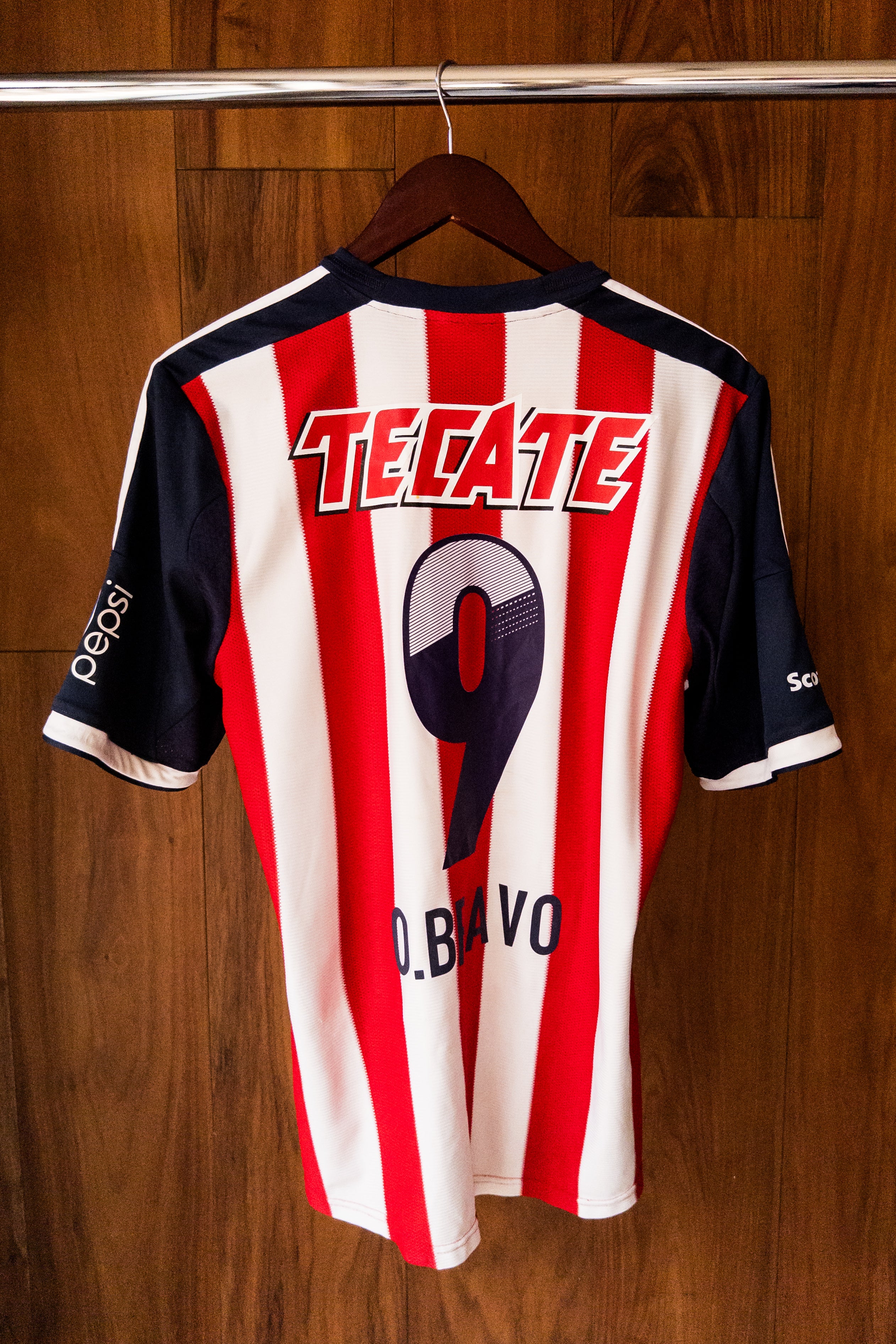 Chivas Local 2013/14 Omar Bravo #9.