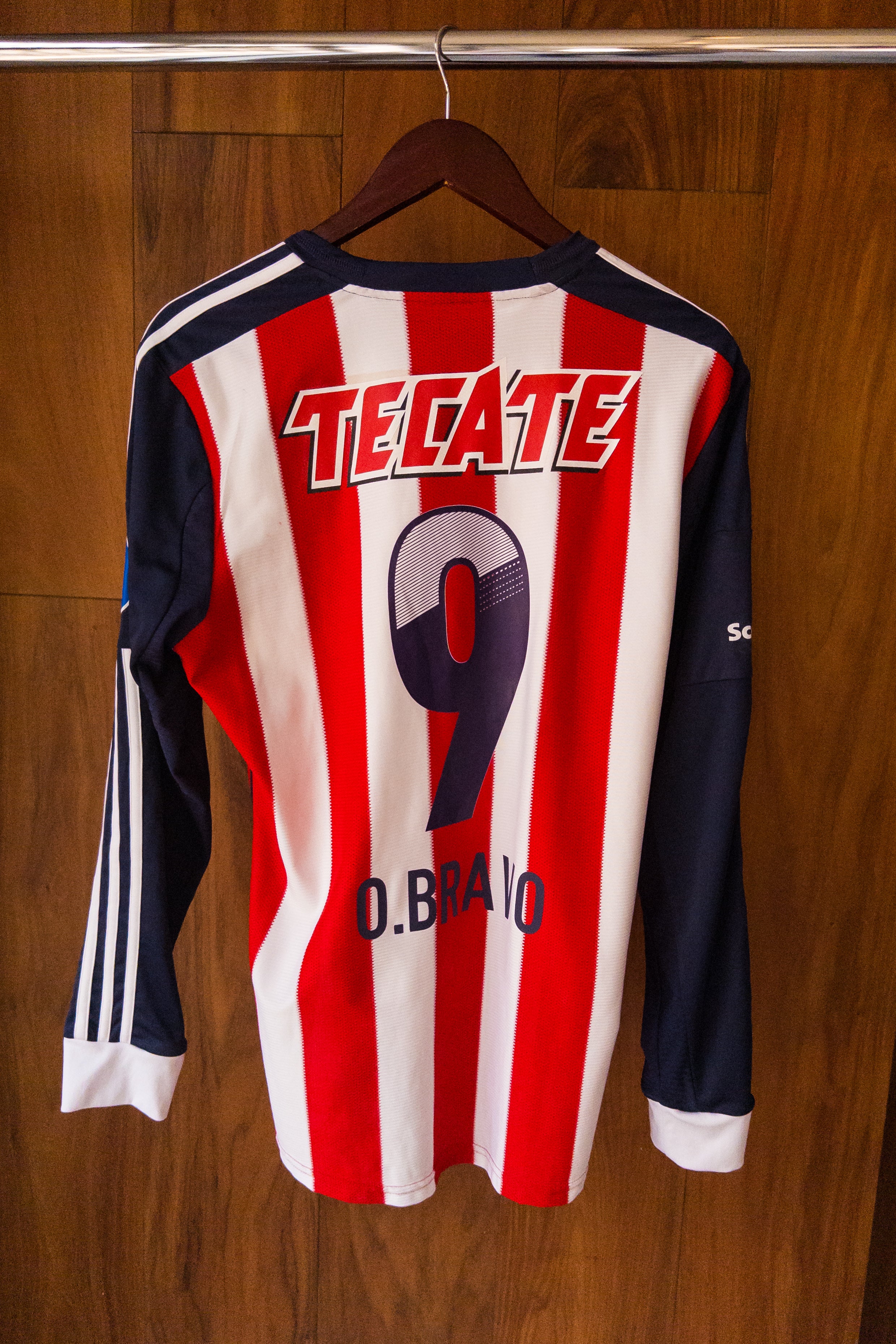 Chivas Local 2013/14 Omar Bravo #9.