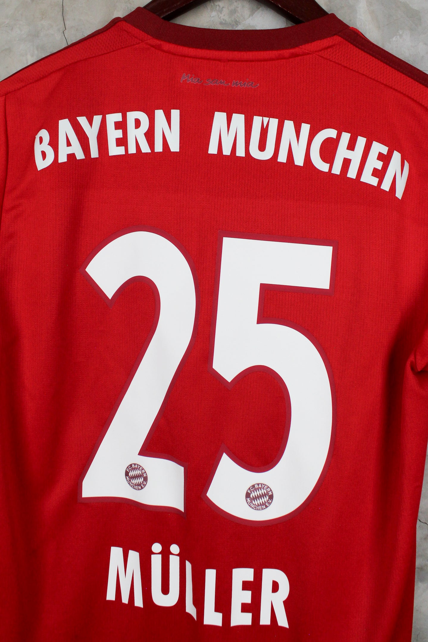 Bayern Múnich Local 2015/16 Thomas Müller #25