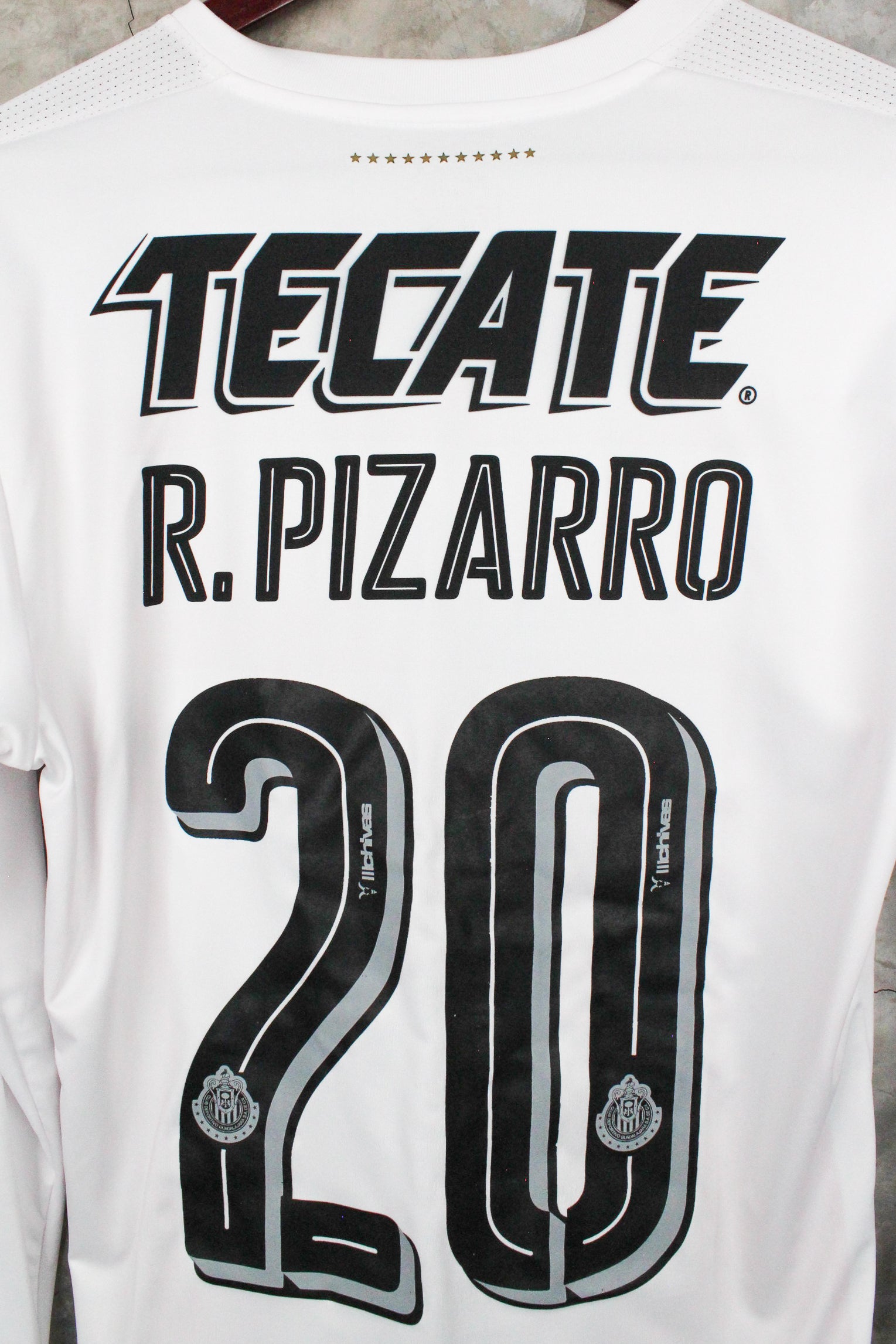 Chivas Visitante 2016/17 Rodolfo Pizarro #20 Manga larga